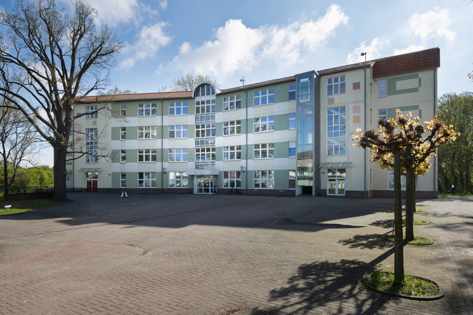 District Hall 4, Thomas-Müntzer-Str.41, 06406 Bernburg (Saale) District Hall 4, Thomas-Müntzer-Str.41, 06406 Bernburg (Saale)