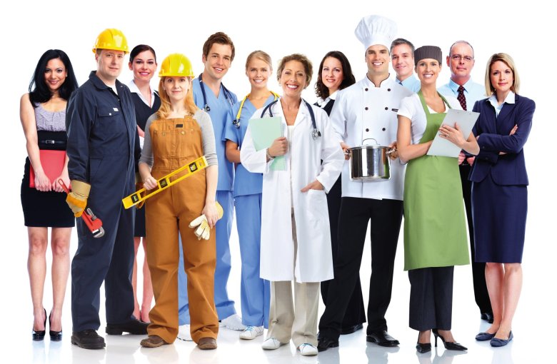 Personas de distintos grupos profesionales una al lado de la otra en un retrato de cuerpo entero.