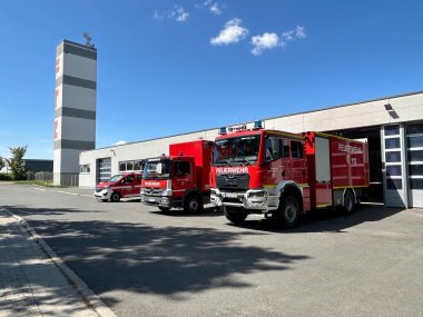 Vehículo de equipamiento logístico (GW-L), el nuevo vehículo de emergencia del distrito de Salzland para el control de incendios y catástrofes Vehículo de equipamiento logístico (GW-L), el nuevo vehículo de emergencia del distrito de Salzland para el control de incendios y catástrofes