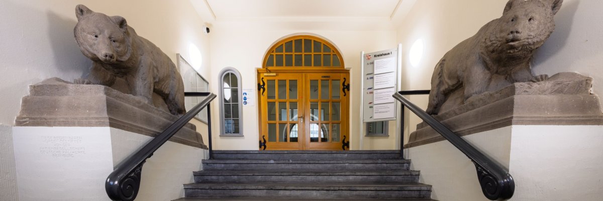 Entrada principal Kreishaus 1 en Bernburg (Saale) Entrada principal Kreishaus 1 en Bernburg (Saale)