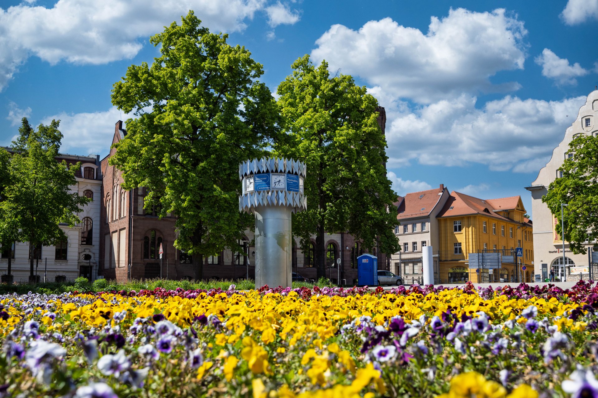 Weltzeituhr in Aschersleben Weltzeituhr in Aschersleben