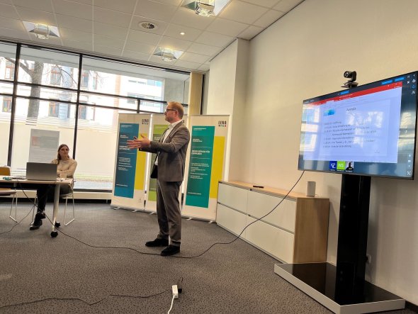 Dirk Trappe à la table ronde sur le climat Dirk Trappe à la table ronde sur le climat