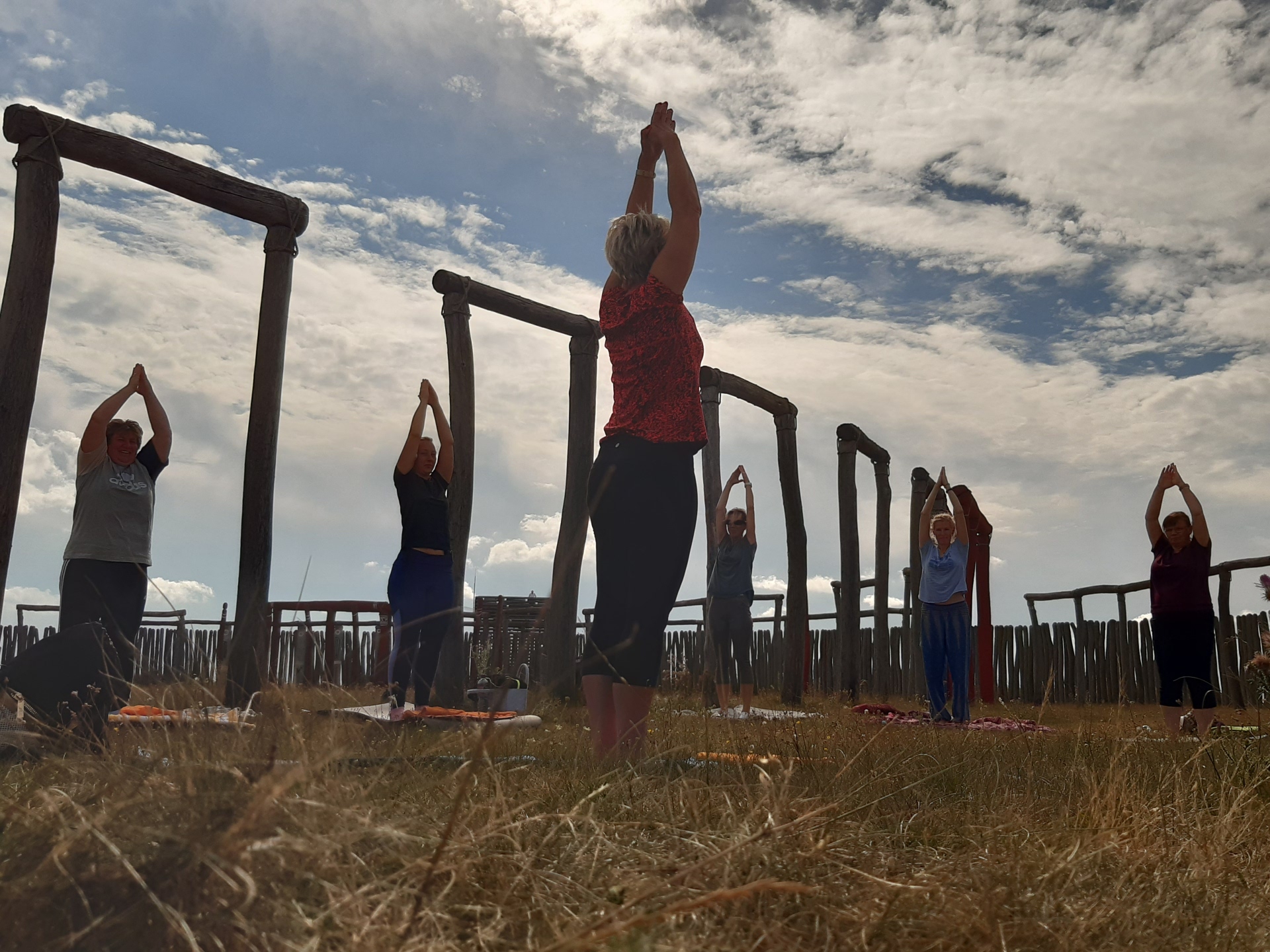 Yoga am Ringheiligtum Pömmelte