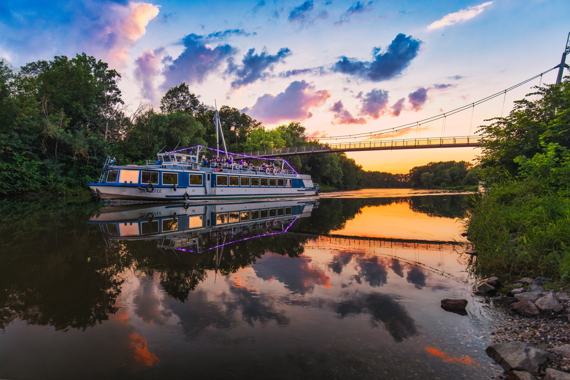 Saalefee unterwegs auf der Saale Saalefee unterwegs auf der Saale
