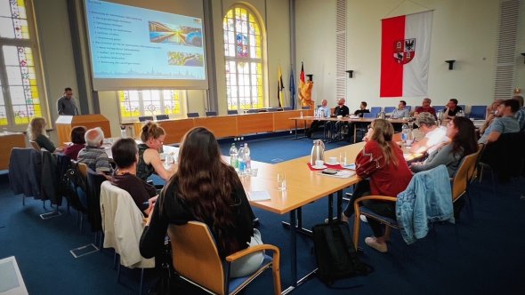 fünfter Energie- und Klimastammtisch des Salzlandkreises am 10. September 2025 im Landratsamt fünfter Energie- und Klimastammtisch des Salzlandkreises am 10. September 2025 im Landratsamt
