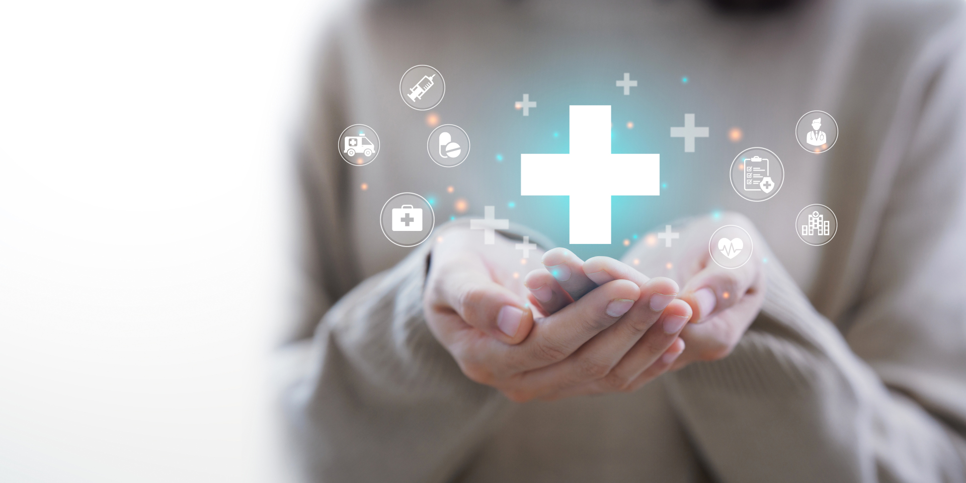 Frau mit ausgestreckter Hand, die ein Pluszeichen für das Symbol für medizinische Gesundheitsversorgung hält. Konzept für Krankenversicherung und Gesundheit. Zugang zu Sozialleistungen, Gesundheit und Kopierraum.